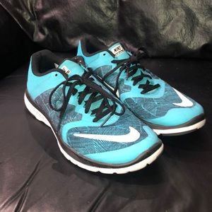 nike women’s sneaker FS Lite Run 3 size 8